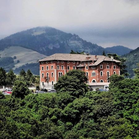 Hotel Stella Alpina Spiazzi Di Caprino Buitenkant foto