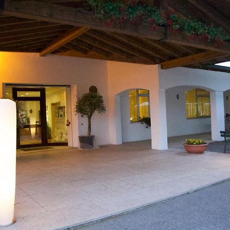 Hotel Stella Alpina Spiazzi Di Caprino Buitenkant foto