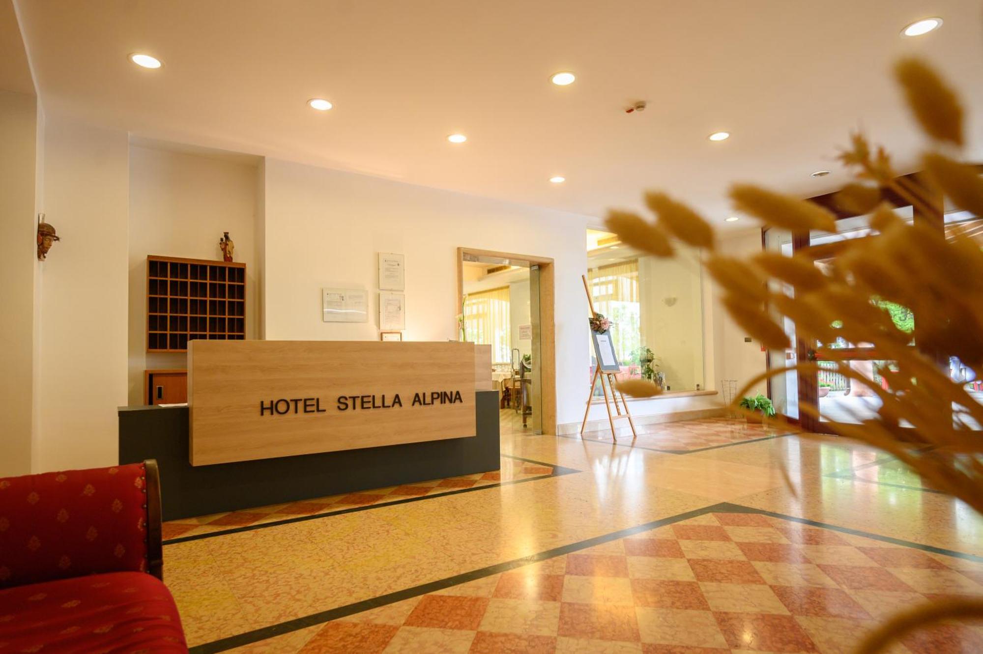 Hotel Stella Alpina Spiazzi Di Caprino Buitenkant foto