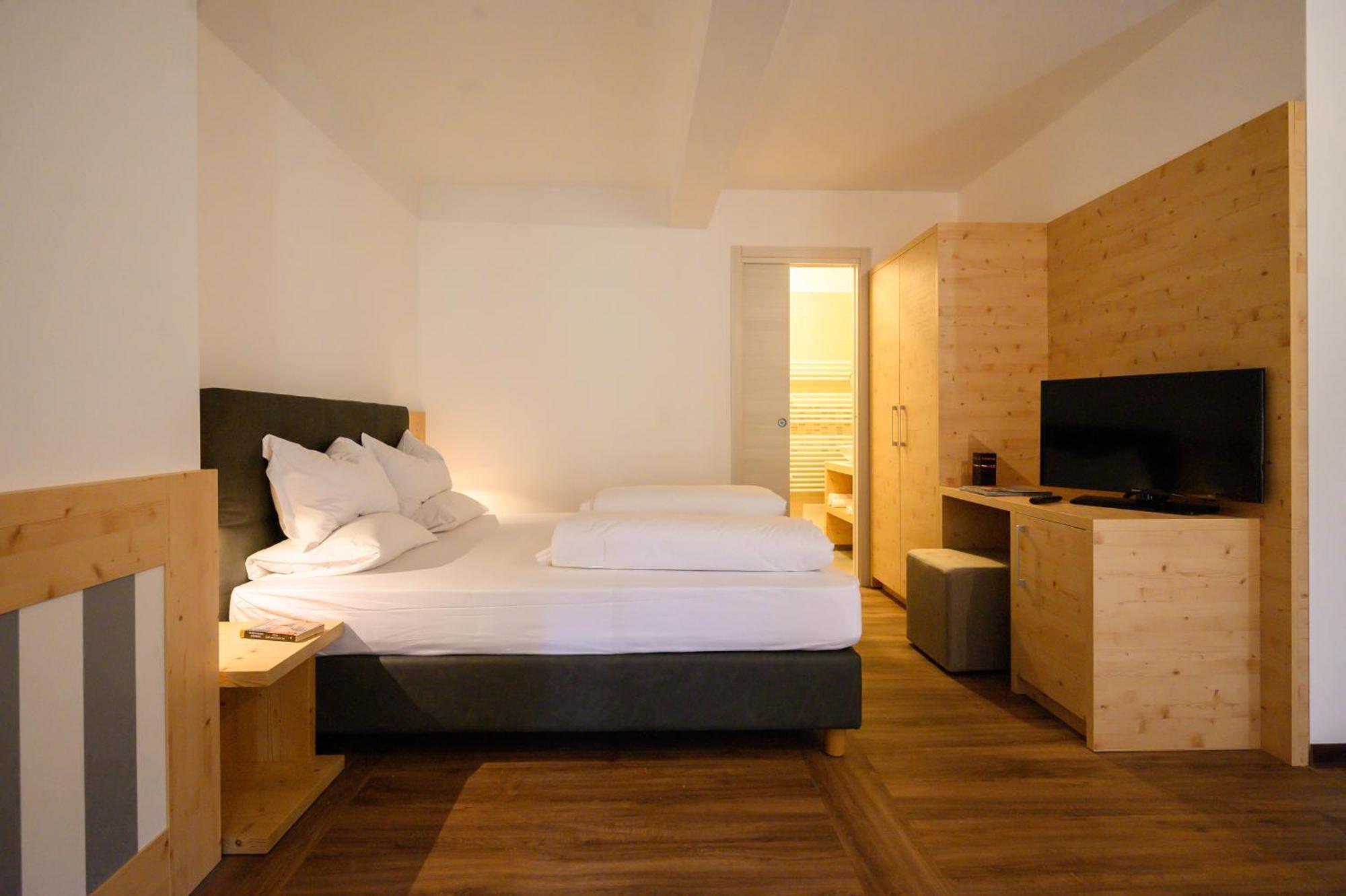 Hotel Stella Alpina Spiazzi Di Caprino Buitenkant foto