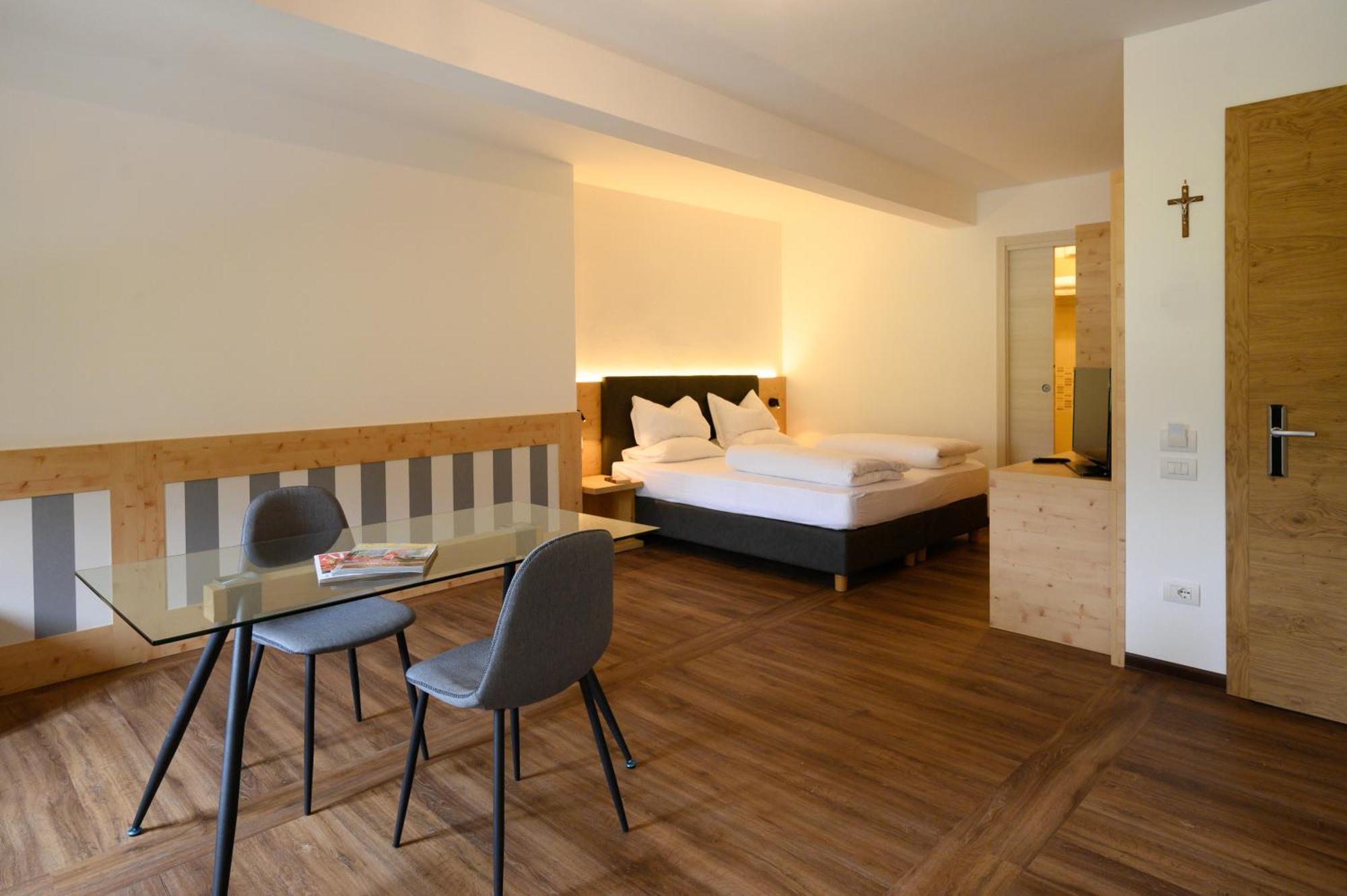Hotel Stella Alpina Spiazzi Di Caprino Buitenkant foto